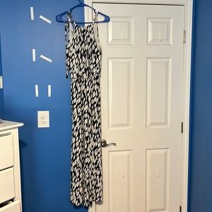 This jumpsuit is super cute, I just never wear it. Not really my style anymore.